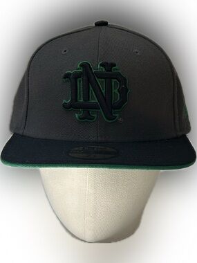 New Era Notre Dame Shamrock Grey, Black and Green 59FIFTY Fitted Hat. Size 7 1/4